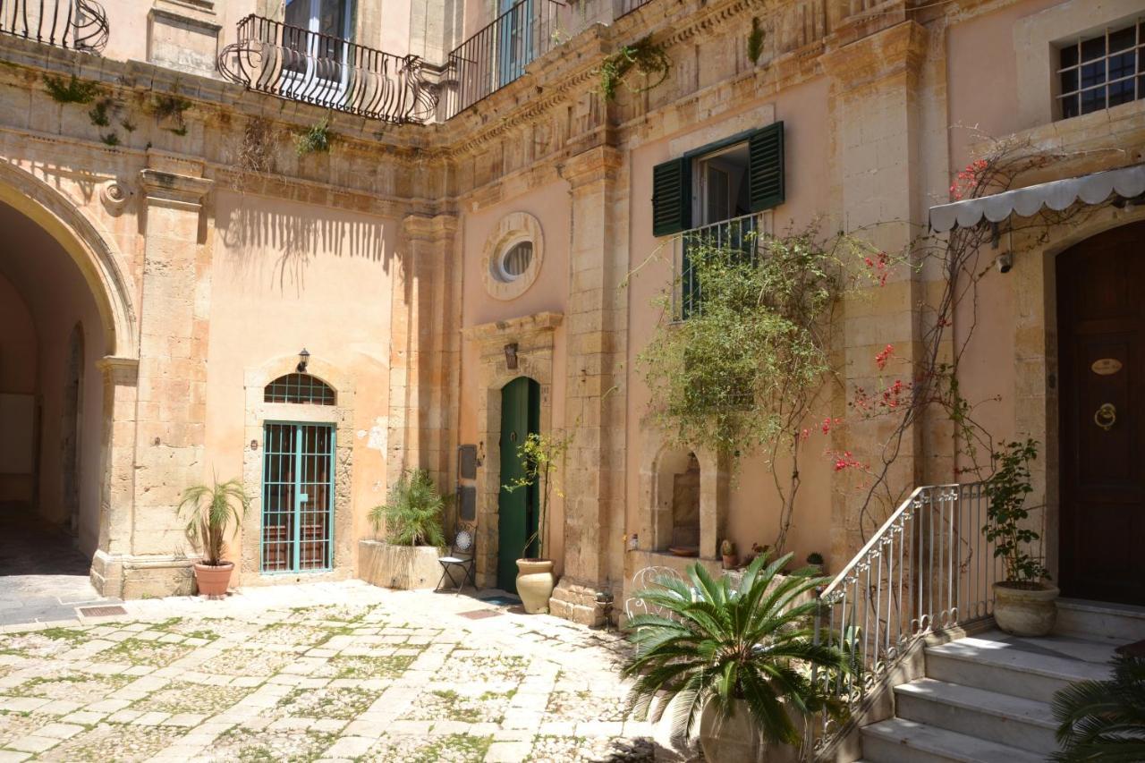 נוטו Sud Room Palazzo Rau Della Ferla מראה חיצוני תמונה