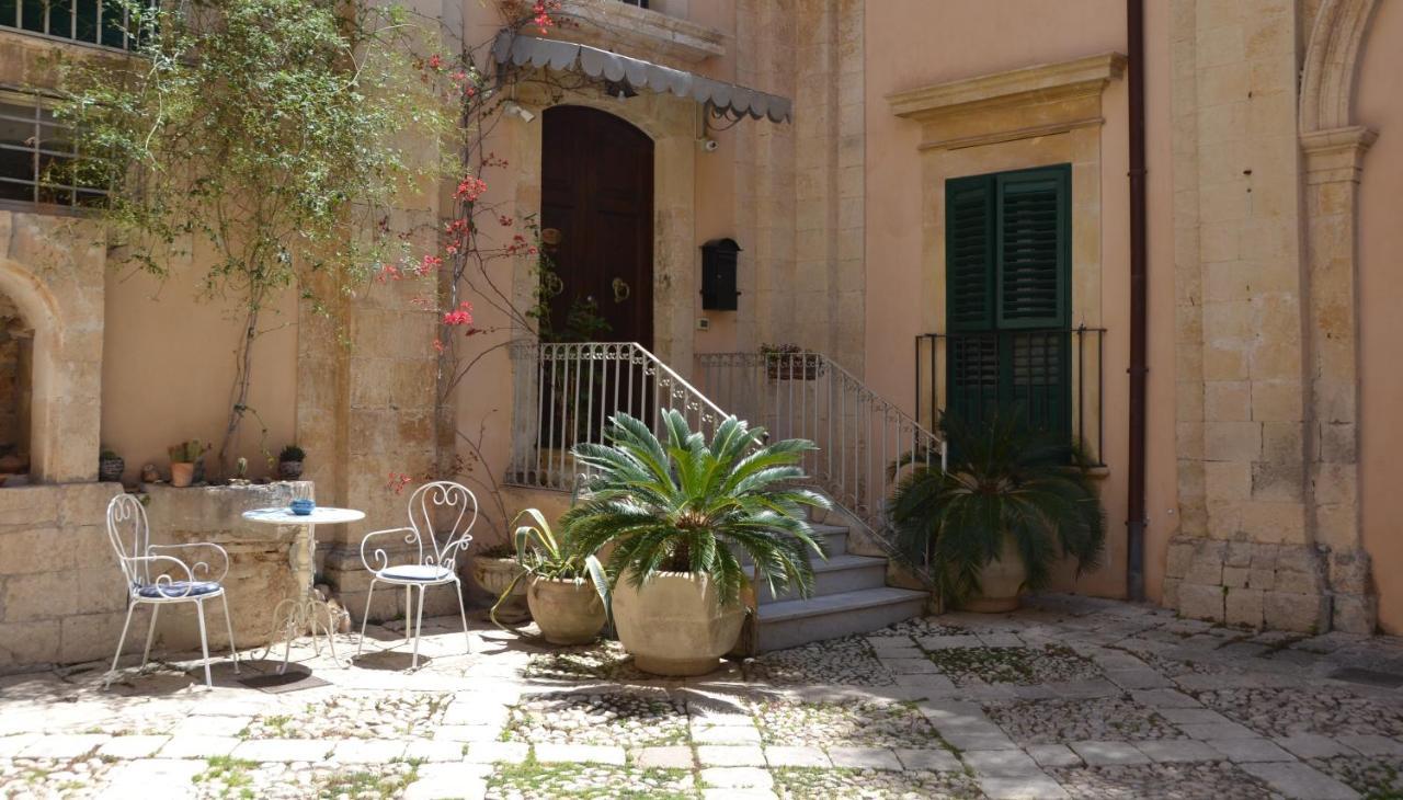 נוטו Sud Room Palazzo Rau Della Ferla מראה חיצוני תמונה